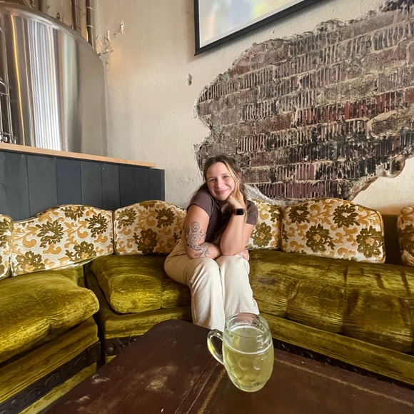 Meet your Posher, Tamra - Picture 3 of 3